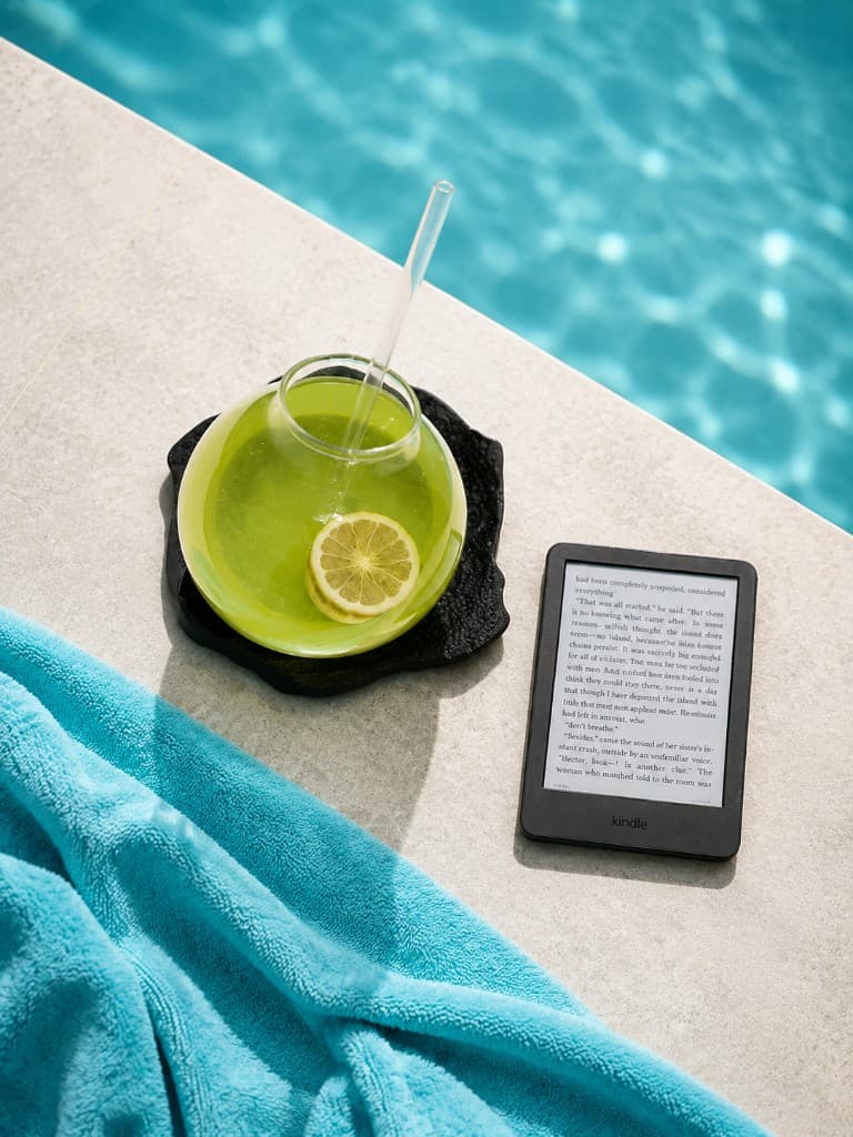 A Kindle and a cold drink by the pool